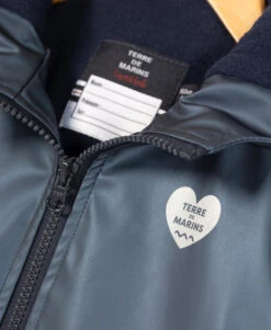 Ciré Bleu Fille -Terre De Marin Boutique prod 5528 imper cire bleu pizol 666x812 fc7ea0111e0b