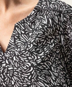 Blouse Imprimé Noir Femme -Terre De Marin Boutique prod 7997 blouse ml imprime noir carox 666x812 fc7ea0111e0b