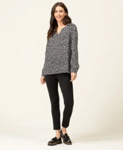 Blouse Imprimé Noir Femme -Terre De Marin Boutique prod 7998 blouse ml imprime noir carox 666x812 fc7ea0111e0b